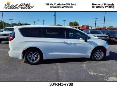 2025 Chrysler Pacifica Select