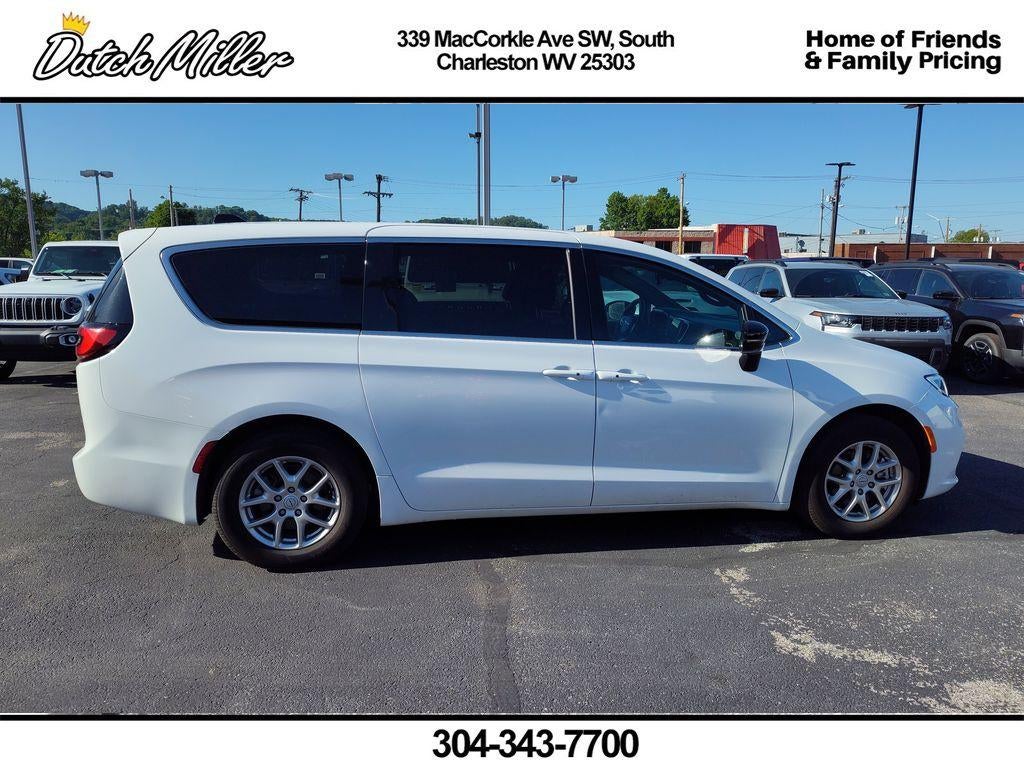 2025 Chrysler Pacifica Select