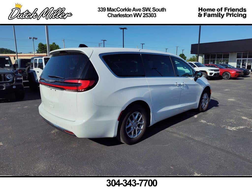 2025 Chrysler Pacifica Select