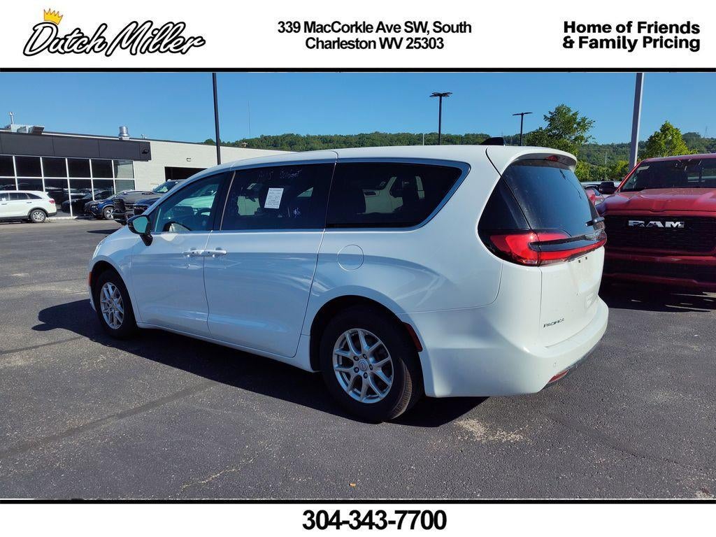 2025 Chrysler Pacifica Select