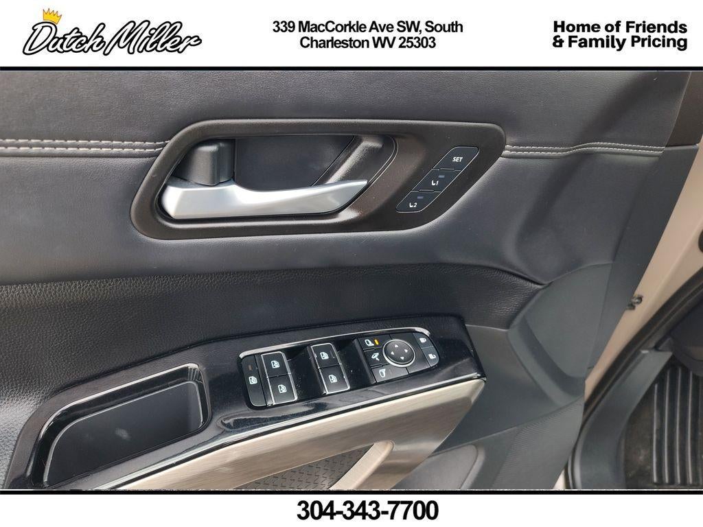 2023 Nissan Pathfinder Platinum