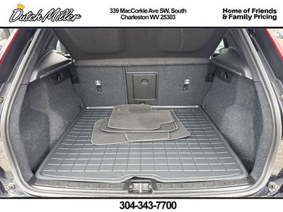 2025 Volvo XC40 Core Bright Theme