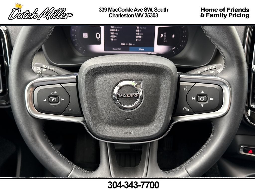 2025 Volvo XC40 Core Bright Theme