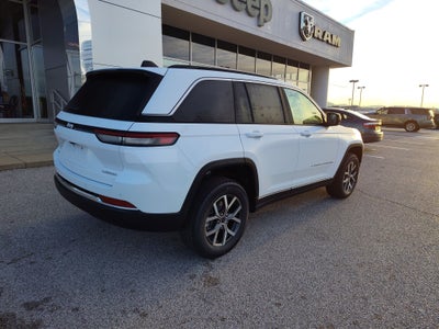 2027 Jeep Grand Cherokee Laredo