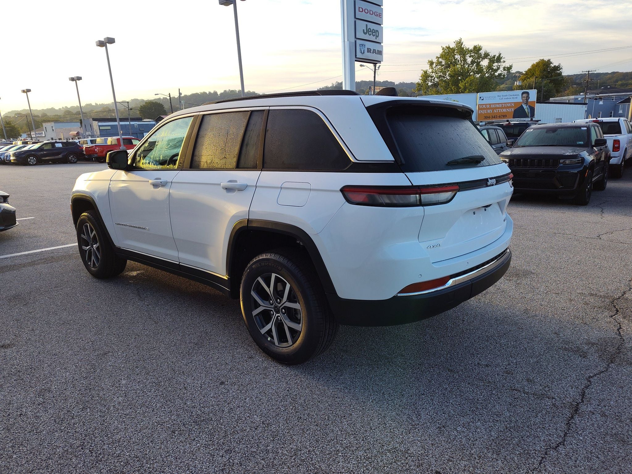 2027 Jeep Grand Cherokee Laredo