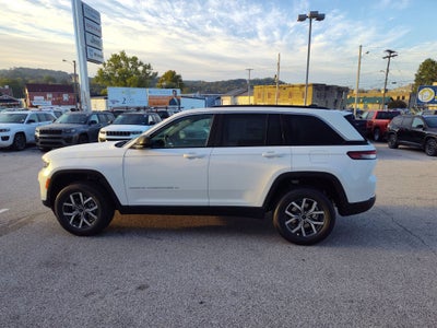 2027 Jeep Grand Cherokee Laredo