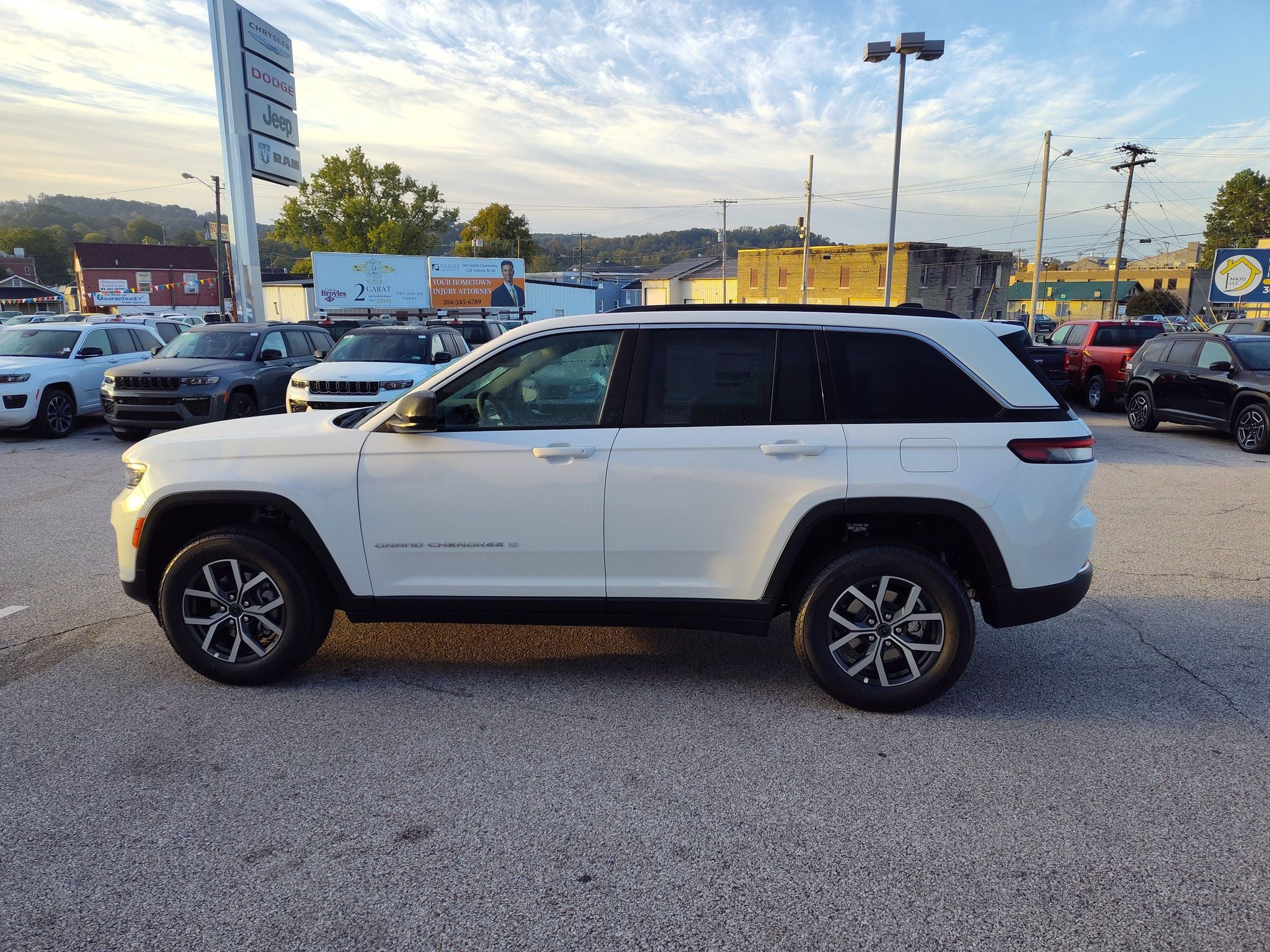2027 Jeep Grand Cherokee Laredo