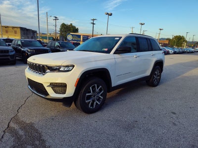 2027 Jeep Grand Cherokee Laredo