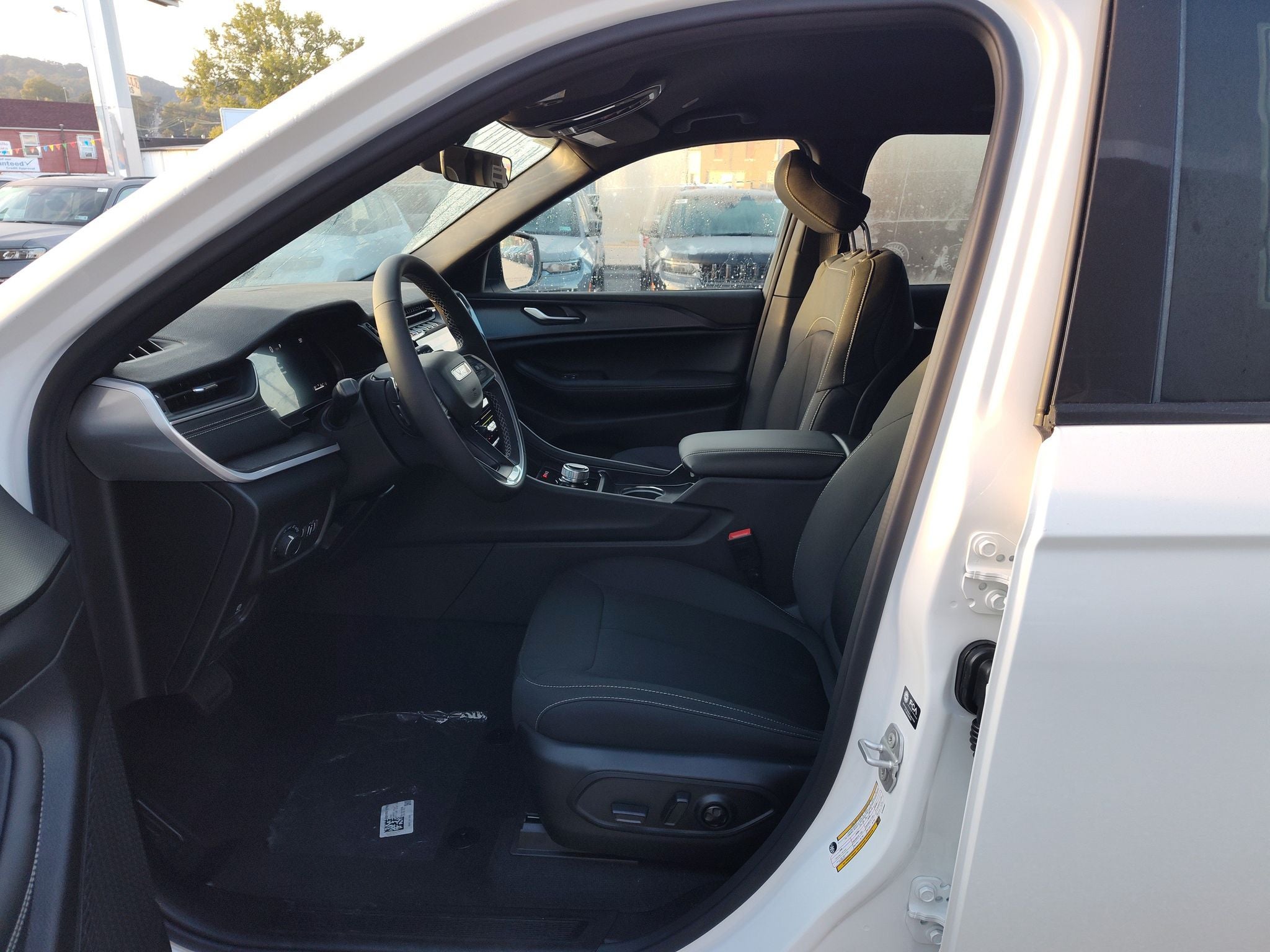 2027 Jeep Grand Cherokee Laredo