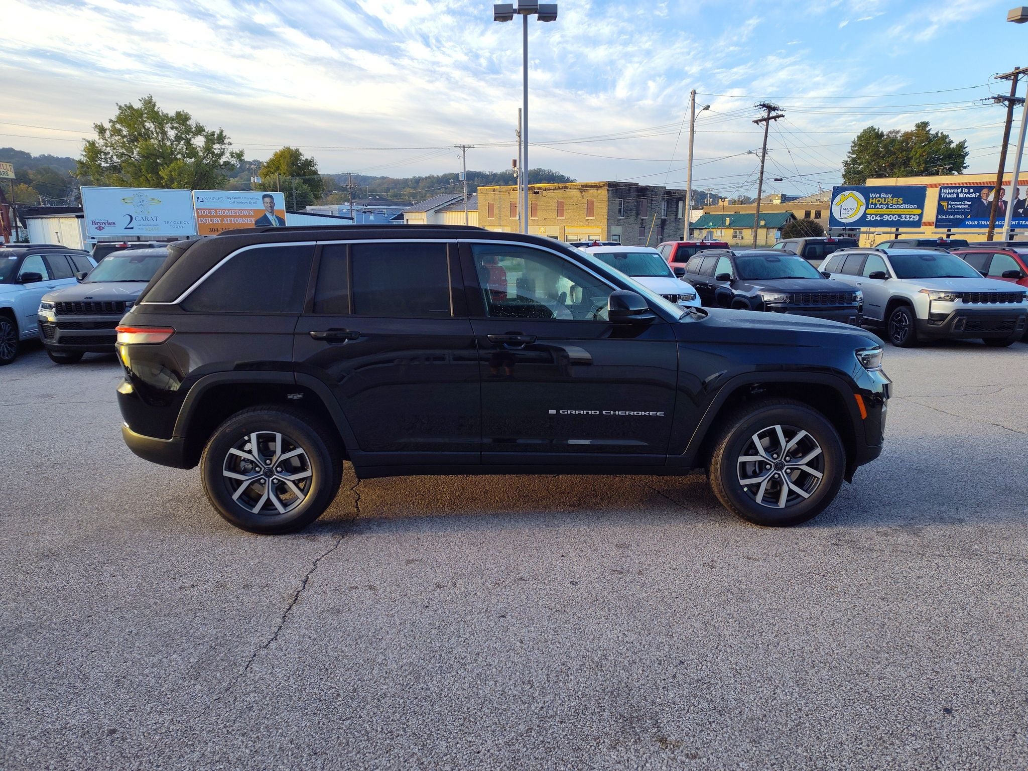 2027 Jeep Grand Cherokee Laredo