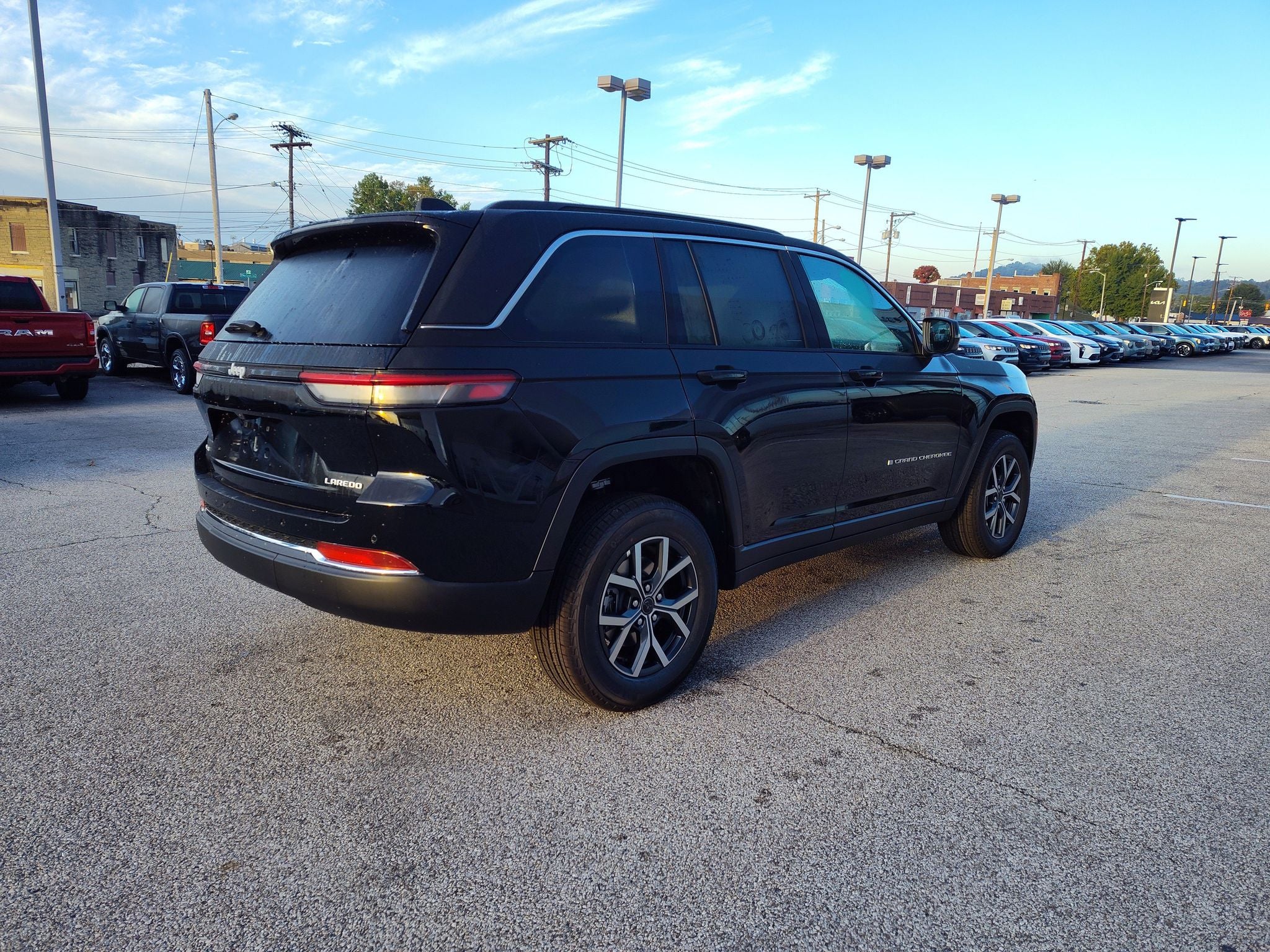 2027 Jeep Grand Cherokee Laredo