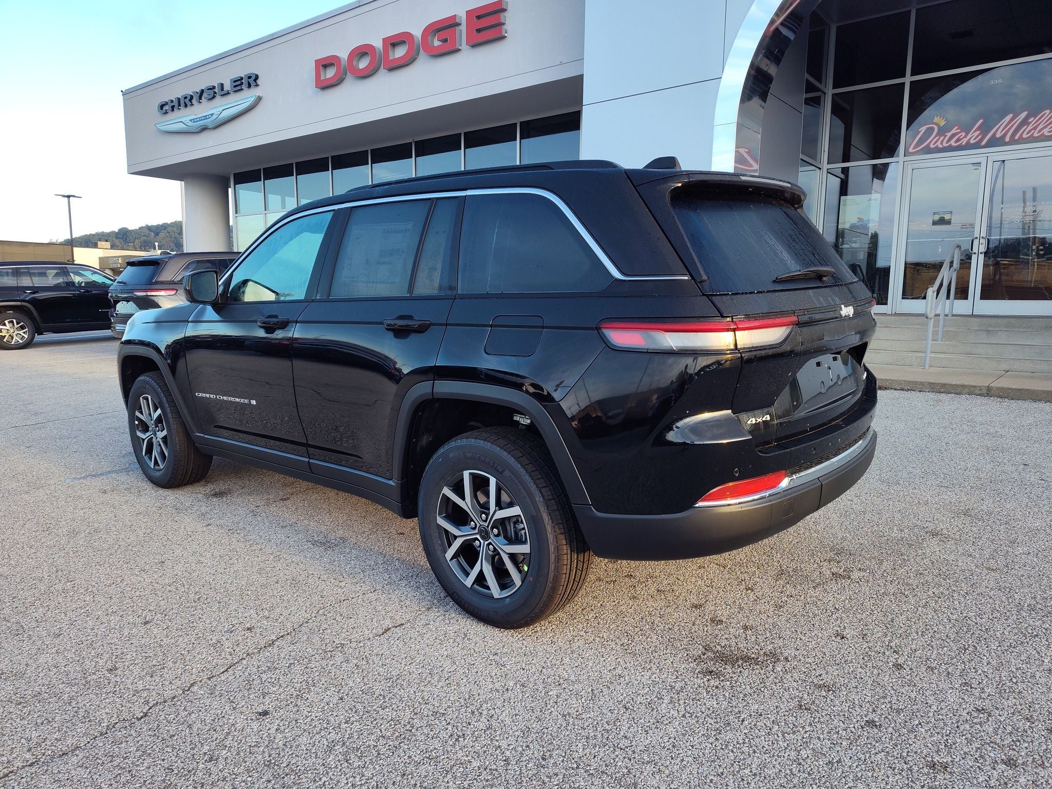 2027 Jeep Grand Cherokee Laredo