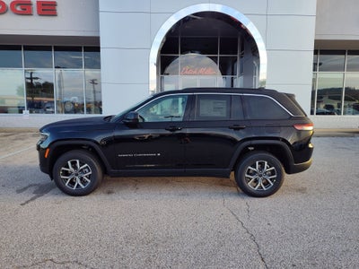 2027 Jeep Grand Cherokee Laredo