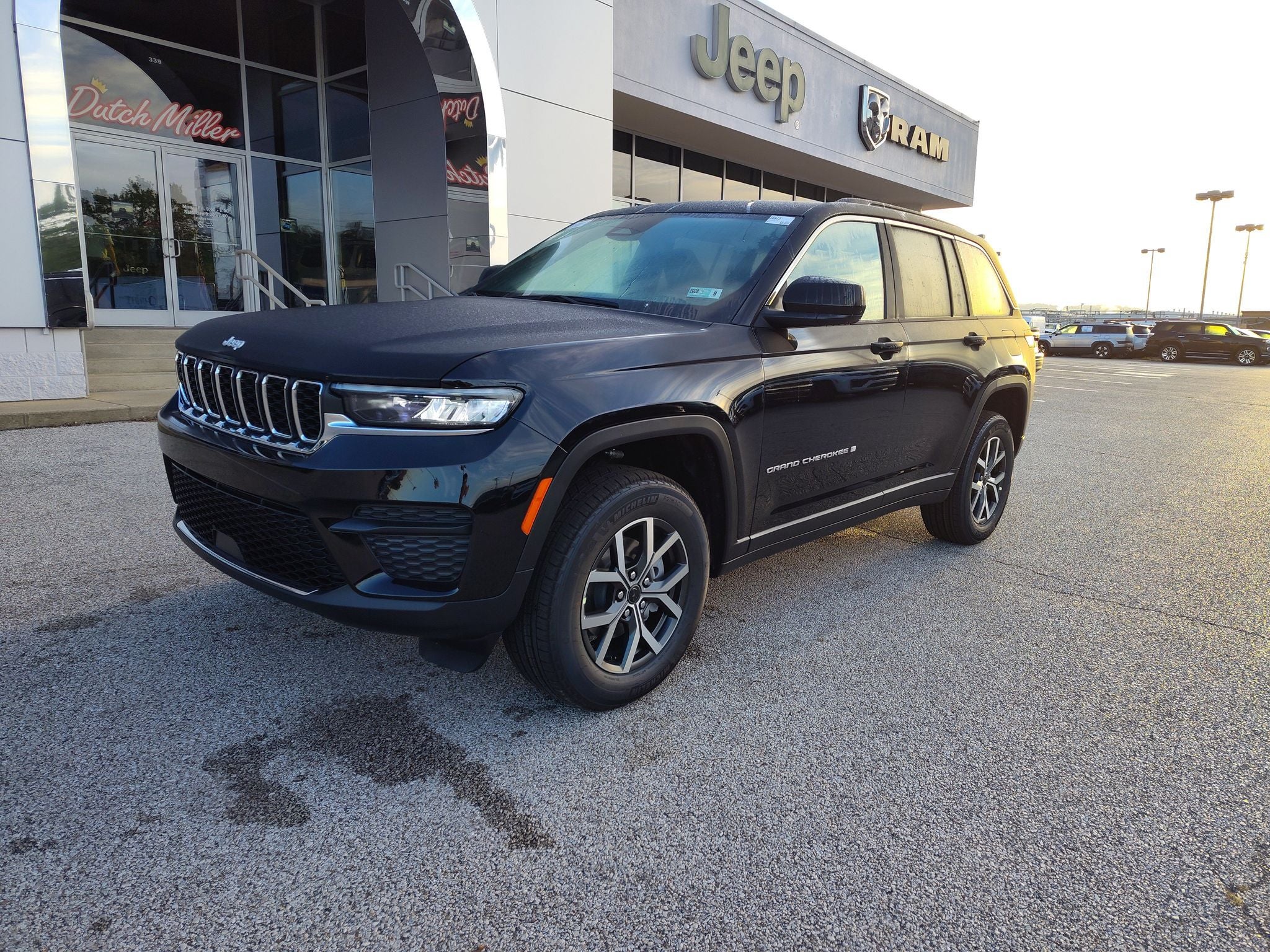 2027 Jeep Grand Cherokee Laredo