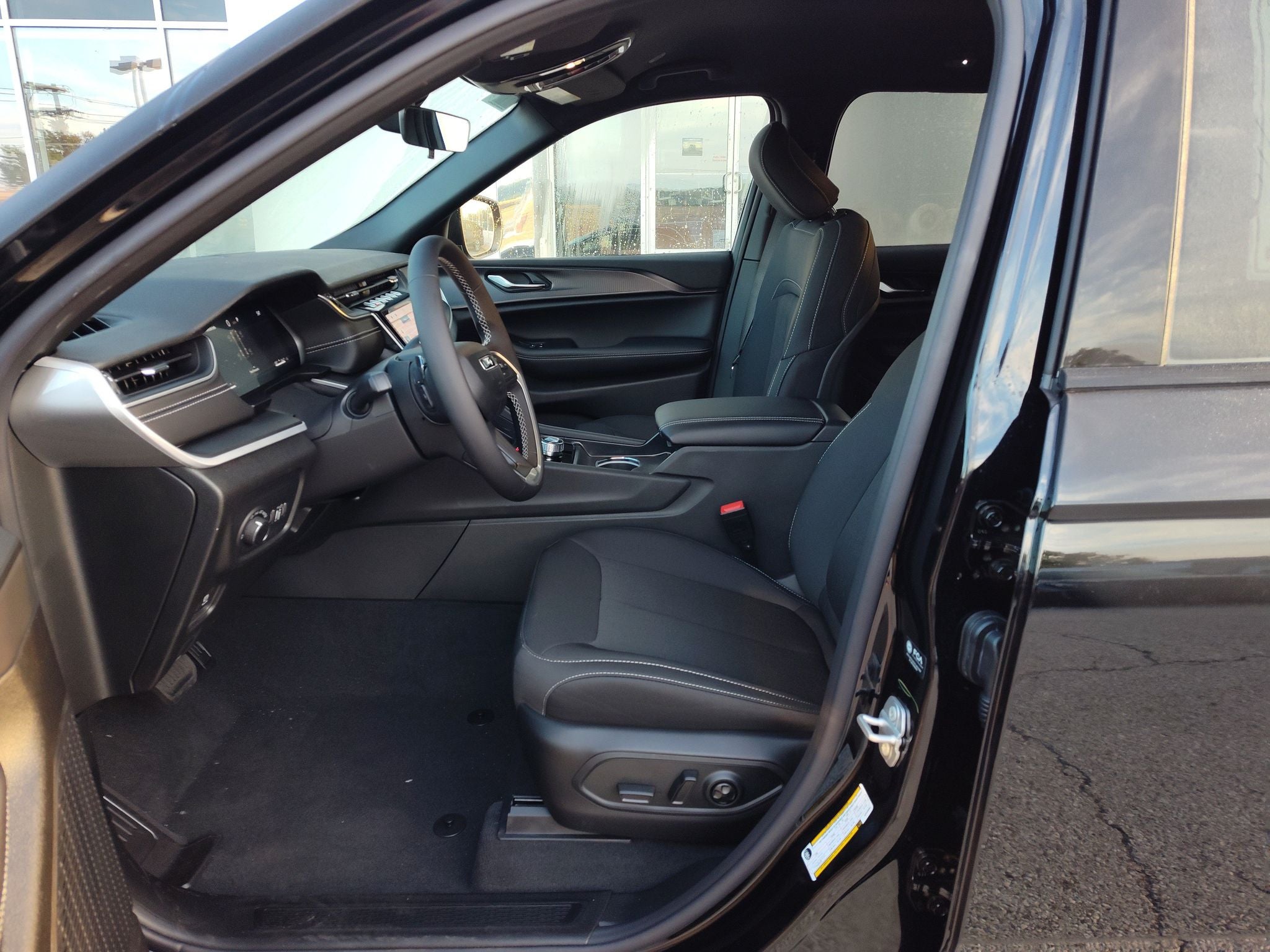 2027 Jeep Grand Cherokee Laredo