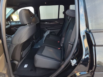 2027 Jeep Grand Cherokee Laredo