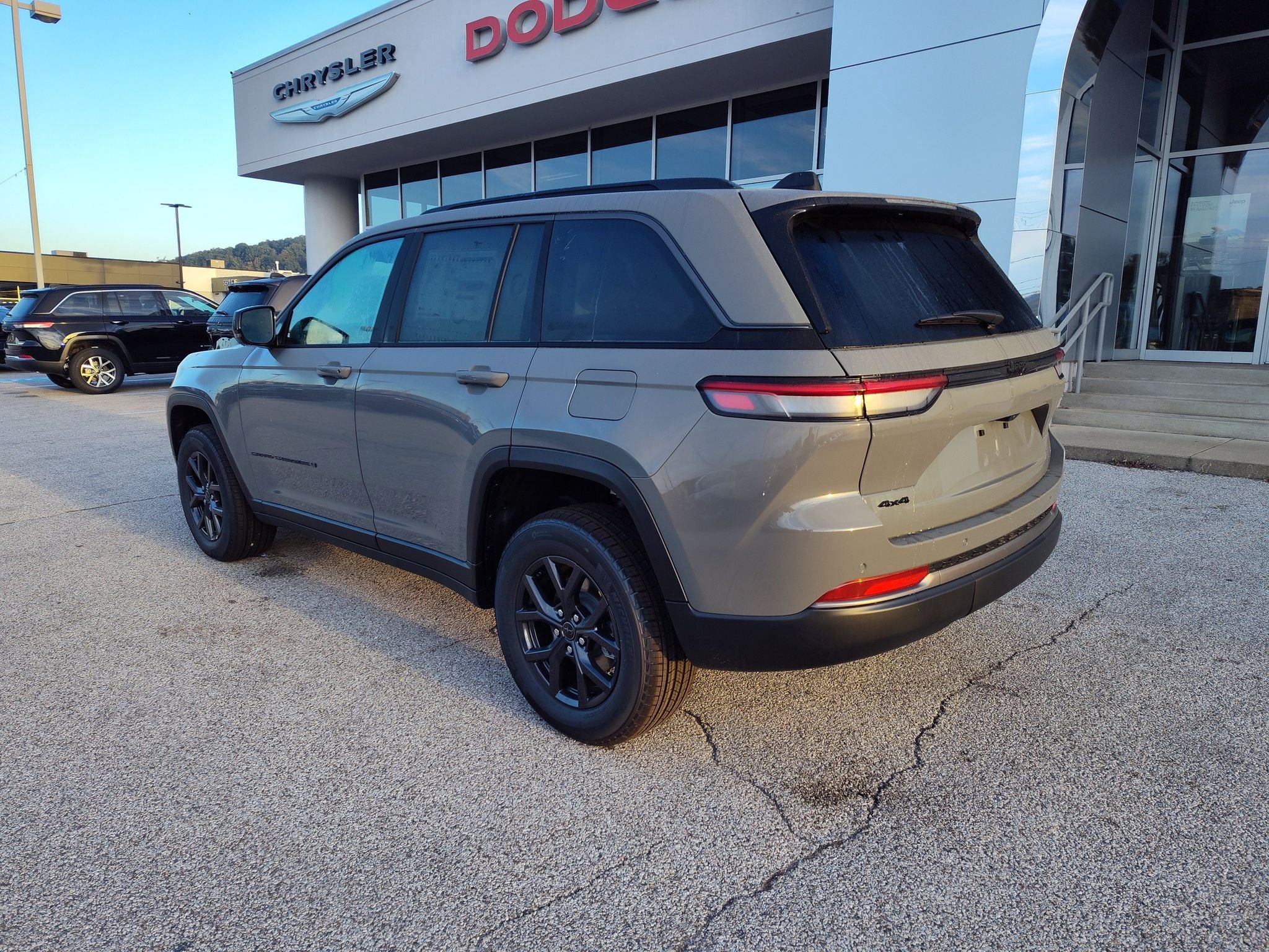 2027 Jeep Grand Cherokee Laredo Altitude