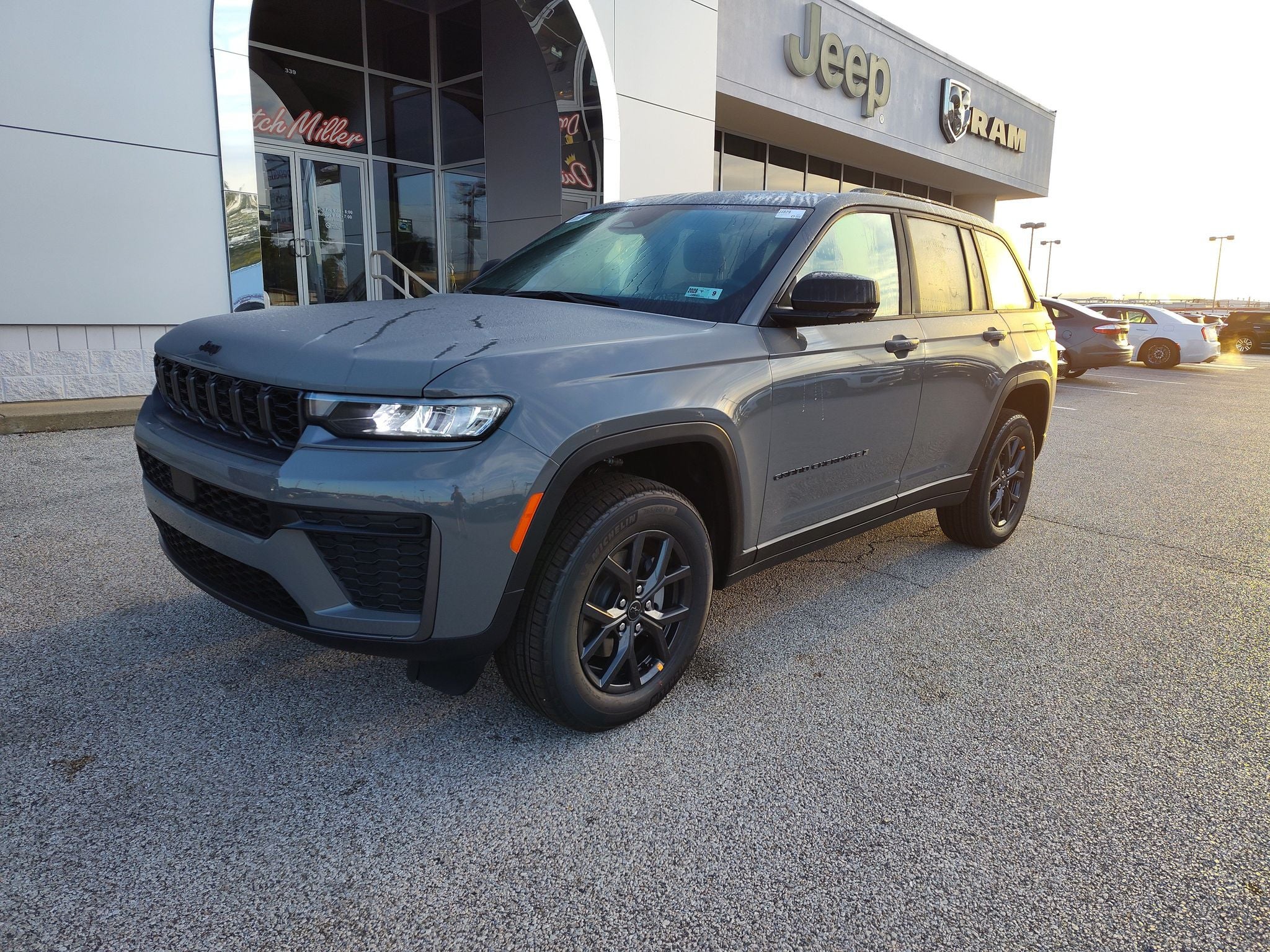 2027 Jeep Grand Cherokee Laredo Altitude