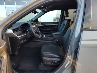 2027 Jeep Grand Cherokee Laredo Altitude