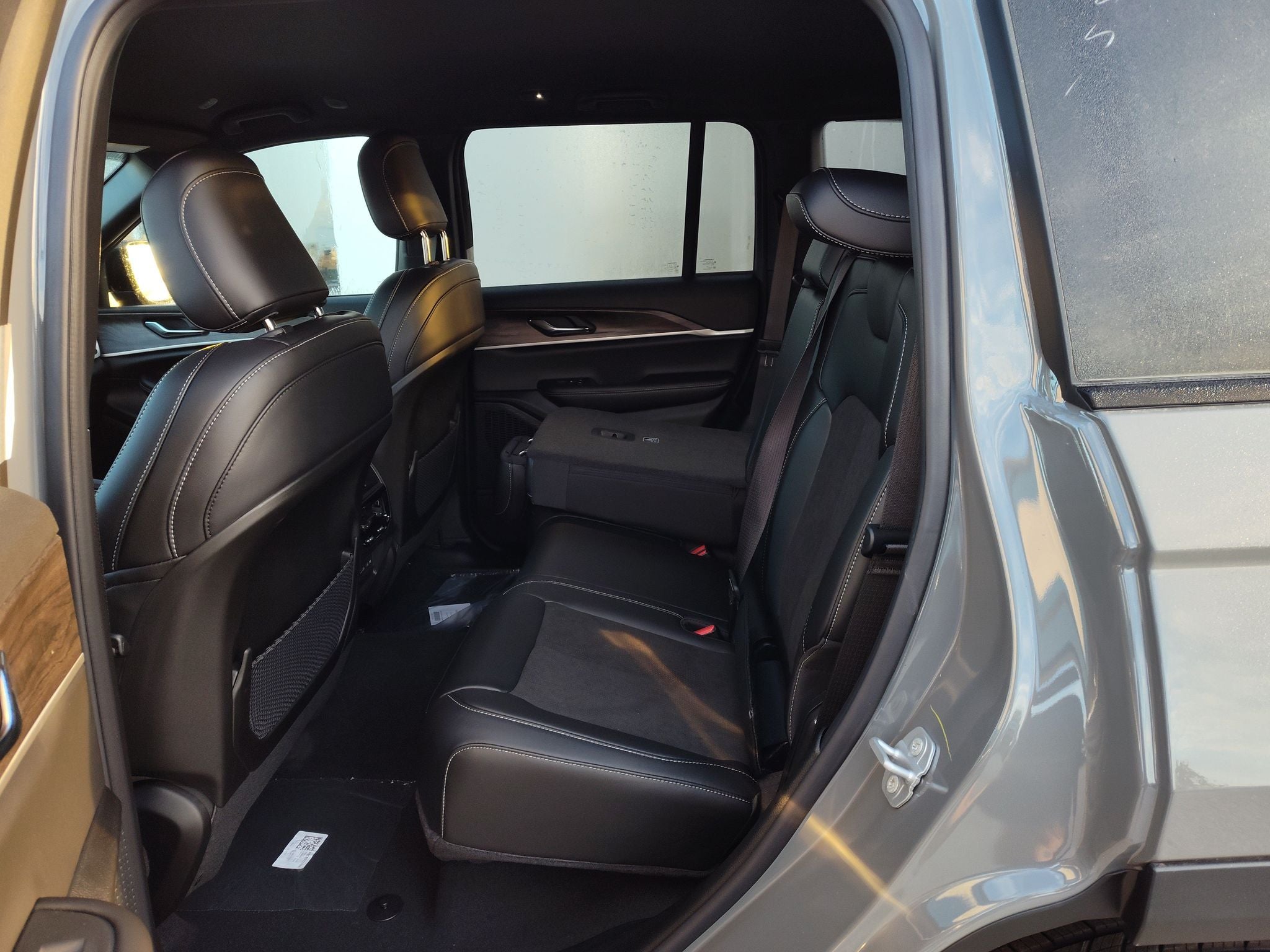 2027 Jeep Grand Cherokee Laredo Altitude