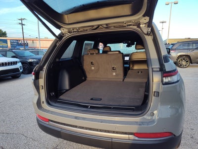 2027 Jeep Grand Cherokee Laredo Altitude