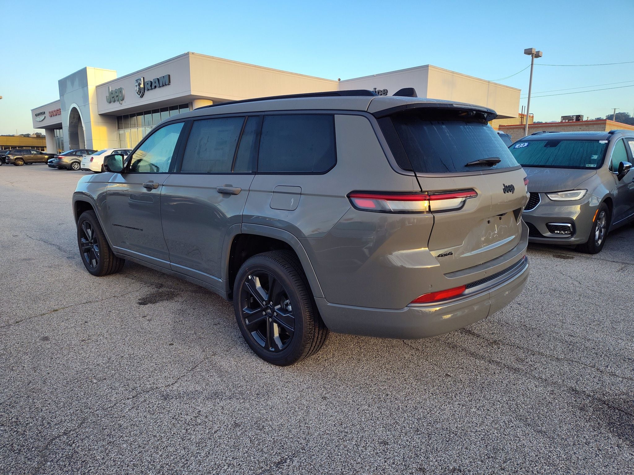 2027 Jeep Grand Cherokee Limited Reserve