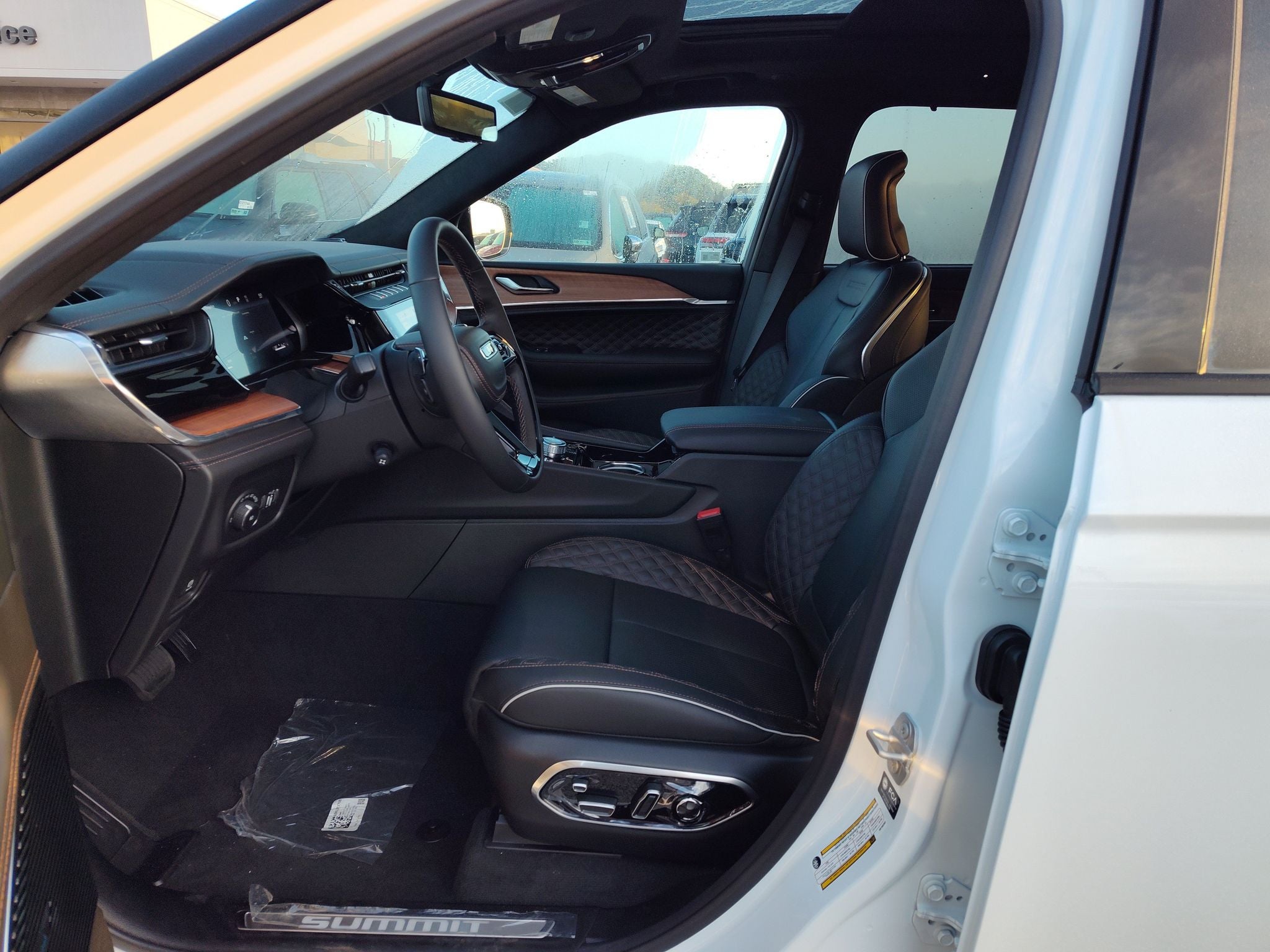 2027 Jeep Grand Cherokee Summit