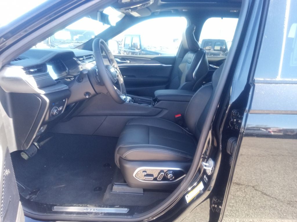 2025 Jeep Grand Cherokee 4xe Overland