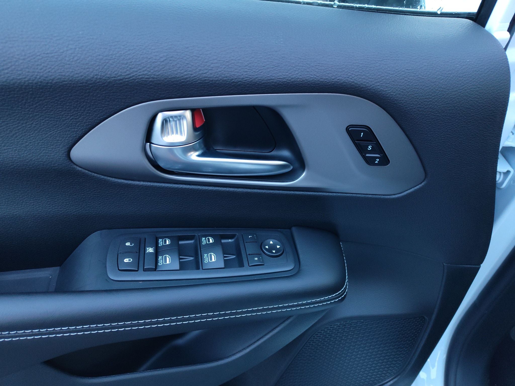 2027 Chrysler Pacifica Select