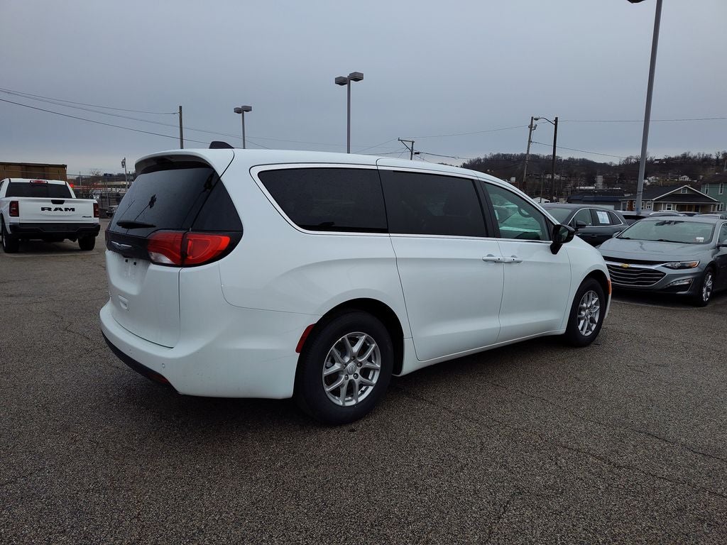2026 Chrysler Voyager LX