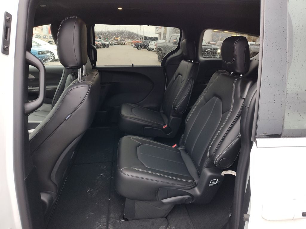 2026 Chrysler Voyager LX