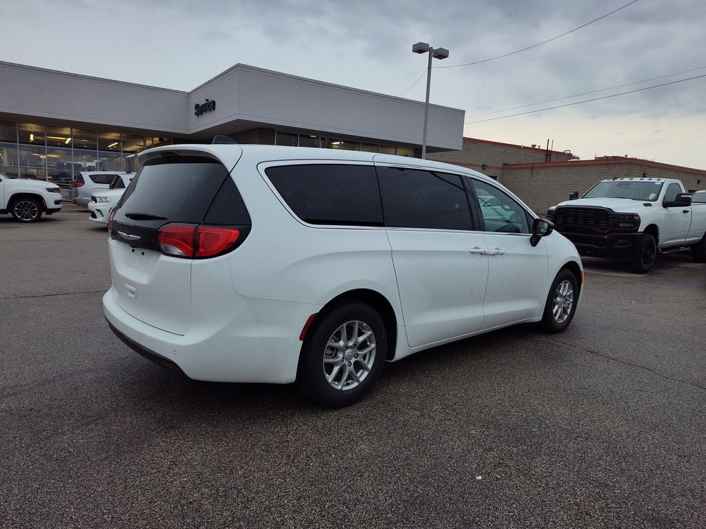 2026 Chrysler Voyager LX