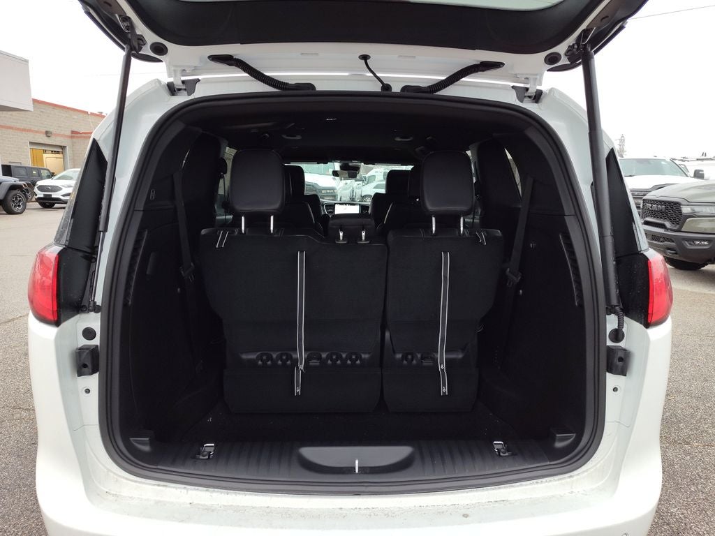 2026 Chrysler Voyager LX